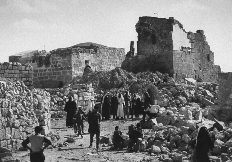 ​Развалины деревни Кибия после рейда израильтян 14 октября 1953 года. ibraspal.org - Цифры Warspot: 69 мирных жителей  | Warspot.ru