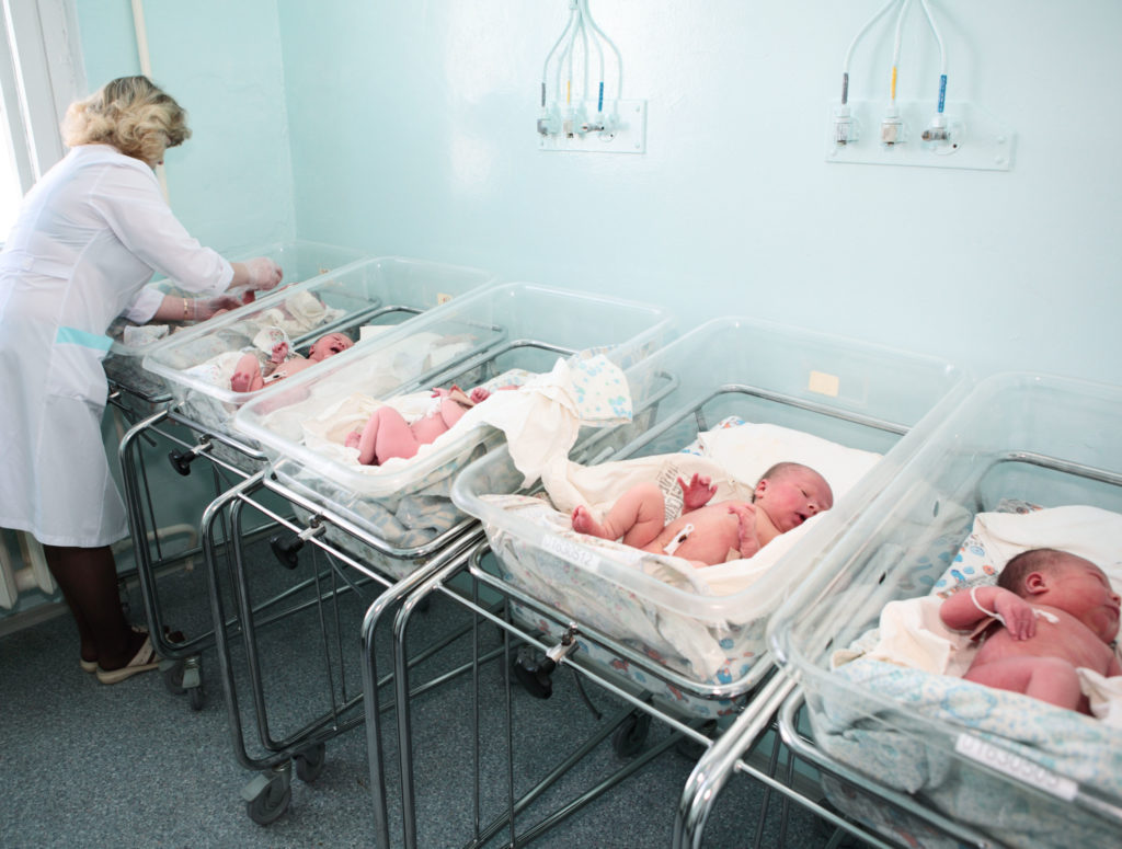 Женщина родила четверню в Санкт-Петербурге впервые за 50 лет. Роды принимала медицинская бригада из двадцати с лишним человек