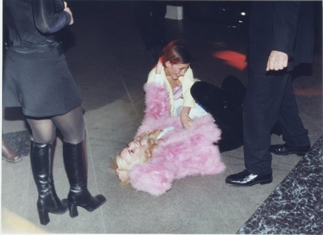 16 сумасшедших фото из России лихих 90-х 16 сумасшедших фото из России лихих 90-х 90-е,история,фотография