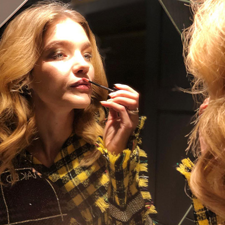 Наталья Водянова повеселилась на вечеринке в Ереване в элегантном платье местного бренда звездный стиль