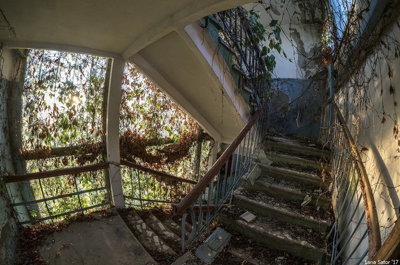 Заросший пионерский лагерь в Крыму Заросший пионерский лагерь в Крыму самостоятельные путешествия,туризм