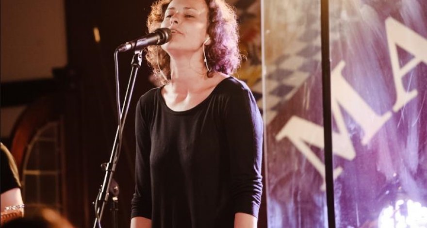 Чичерина назвала Facebook оружием разведки США.  «Цукерберг, убейся башкой об стену» наши звезды