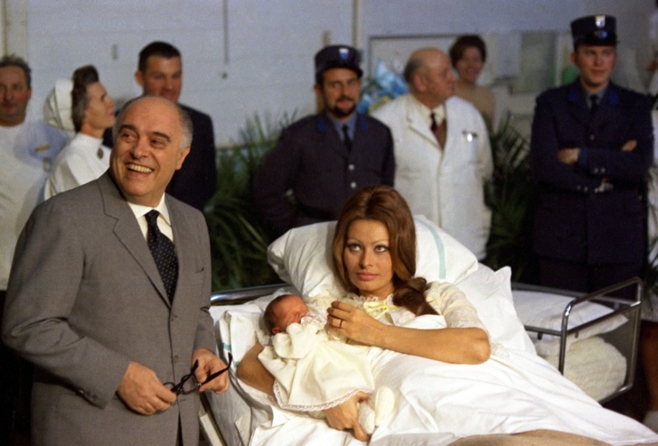 Софи Лорен отдала свой первый гонорар отцу за то, чтобы ее сестра могла носить его фамилию. Но сама актриса прославилась под псевдонимом Софи Лорен отдала свой первый гонорар отцу за то, чтобы ее сестра могла носить его фамилию. Но сама актриса прославилась под псевдонимом загадочность,знаменитости,интересное,очарование,фотографии