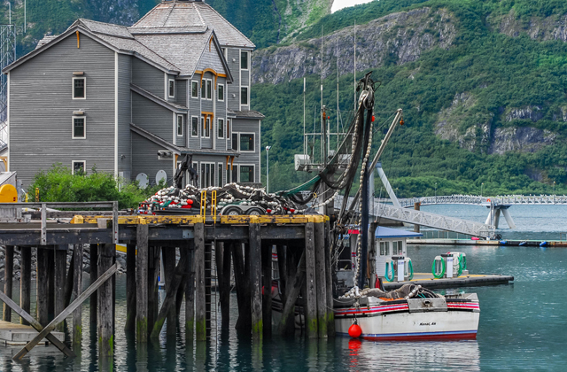 Уиттиер: город в одном доме Уиттиер: город в одном доме