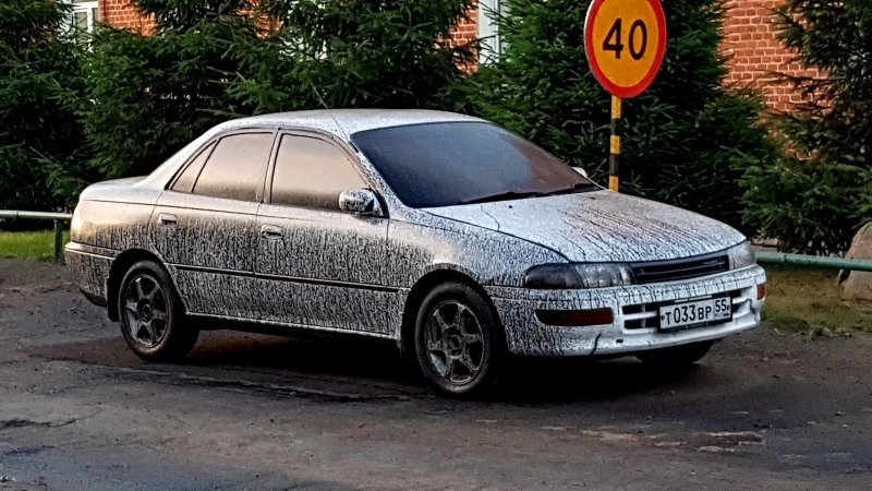 Пострадавшие авто были припаркованы прямо под знаками о проведении дорожных работ. Пострадавшие авто были припаркованы прямо под знаками о проведении дорожных работ. авто, асфальтирование, битум, гудрон, дорожники, коммунальщики, ремонт дорог