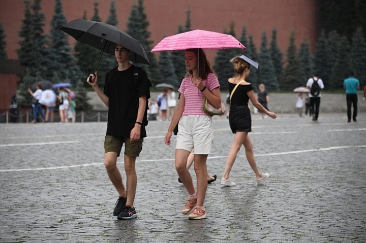 Москвичей ожидают кратковременный дождь и до +26 градусов 30 июля 2021 года