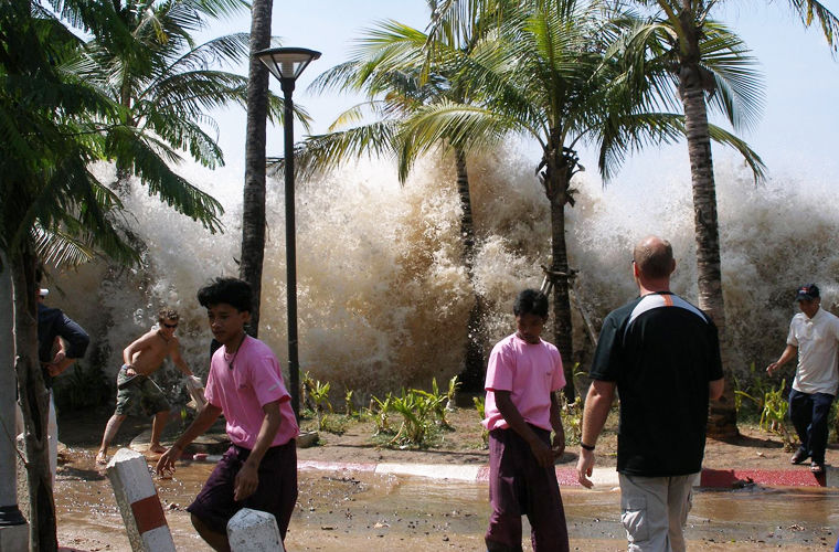 В чем разница между ураганом, цунами и тайфуном