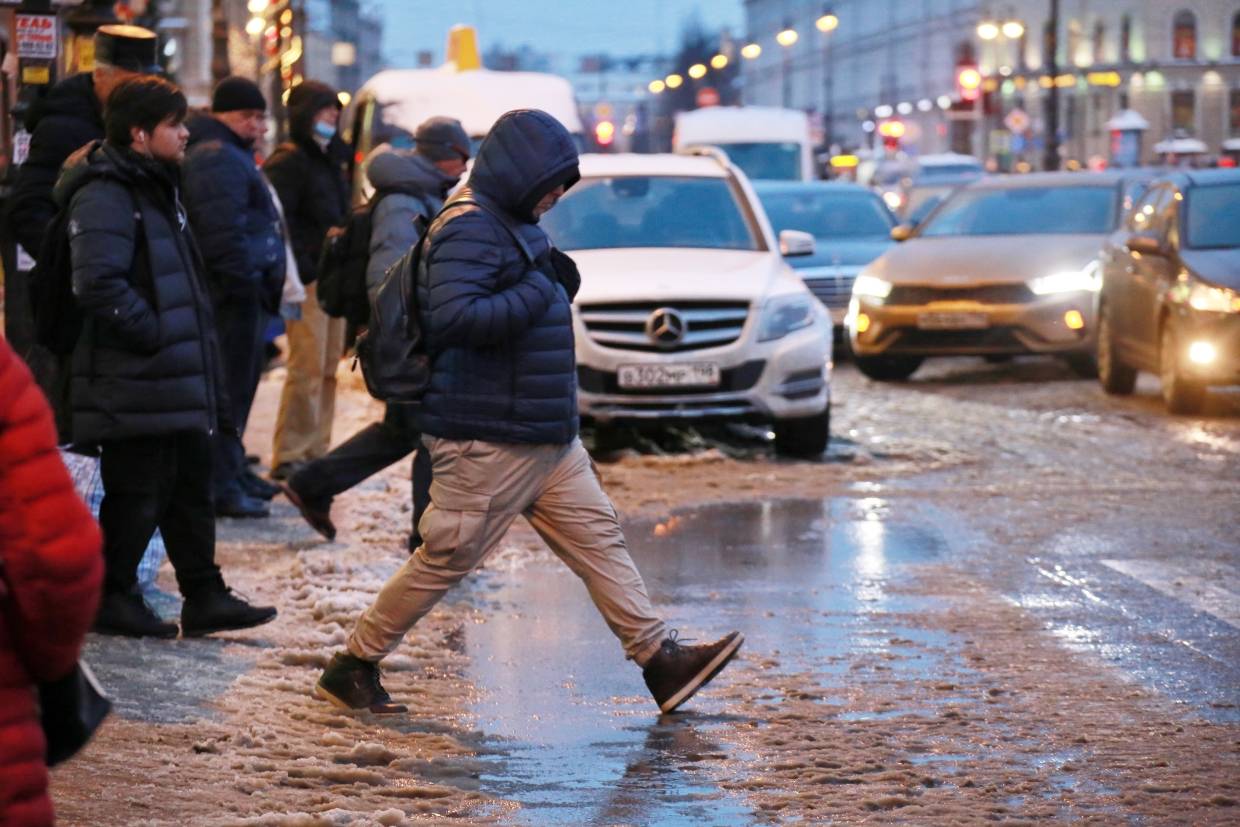 «Показуха и экономия во всем»: водитель автоколонны рассказал правду о зимней уборке Петербурга