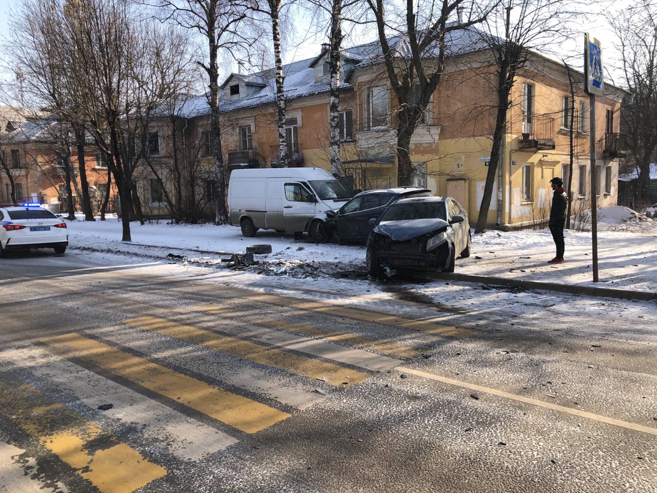 На улице Мусоргского в Твери три автомобиля попали в ДТП