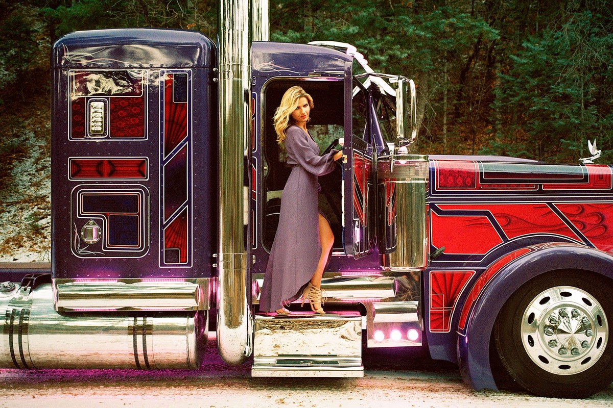 Девушки и тягачи Peterbilt Девушки и тягачи Peterbilt