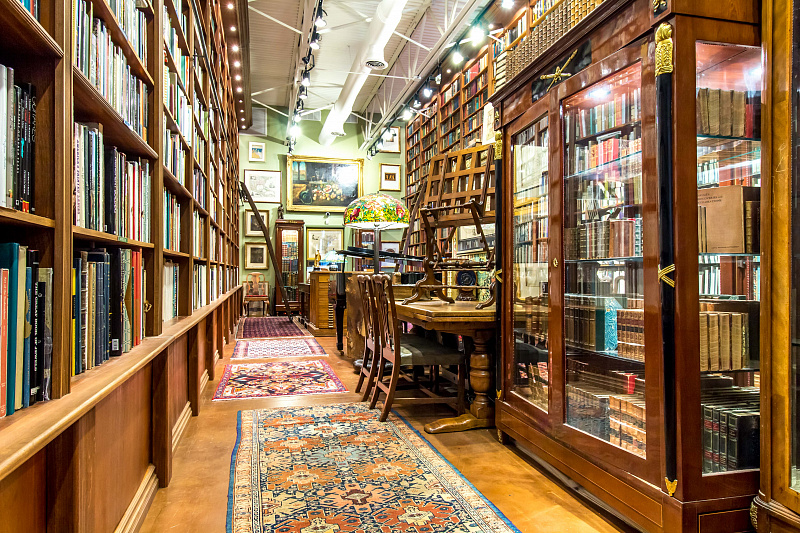The Last Bookstore - обычный книжный магазин в Лос-Анджелесе.