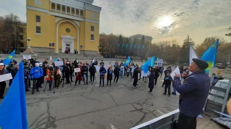 В Казахстане проходят разрешенные антироссийские митинги и активизируются националисты В Казахстане проходят разрешенные антироссийские митинги и активизируются националисты геополитика