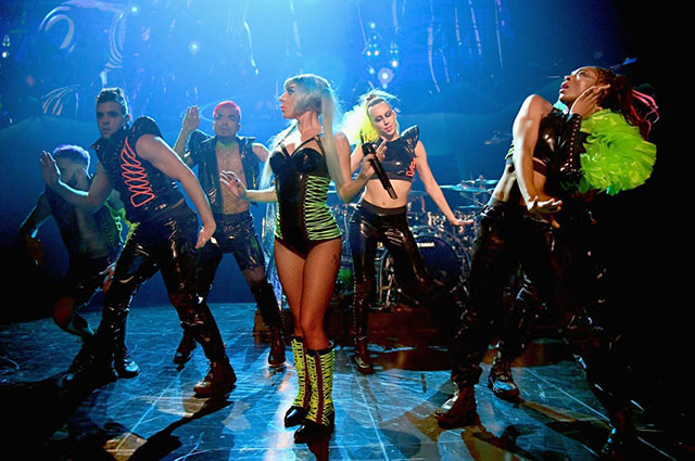 10 экстравагантных сценических образов Леди Гаги на шоу в Лас-Вегасе звездный стиль