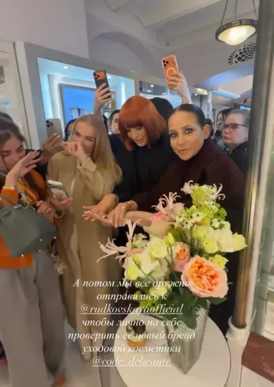 Евгения Медведева, Виктория Шелягова, Юлия Барановская посетили открытие корнера Яны Рудковской в ГУМе Плющенко, Рудковская, РудковскаяЯна, Шелягова, Рудковской, БарановскаяЯна, Владислав, только, Виктория, Медведева, Евгения, отцом, бренда, замужем, Ермак, рассказам, ранее, фигуриста, самого, слухов