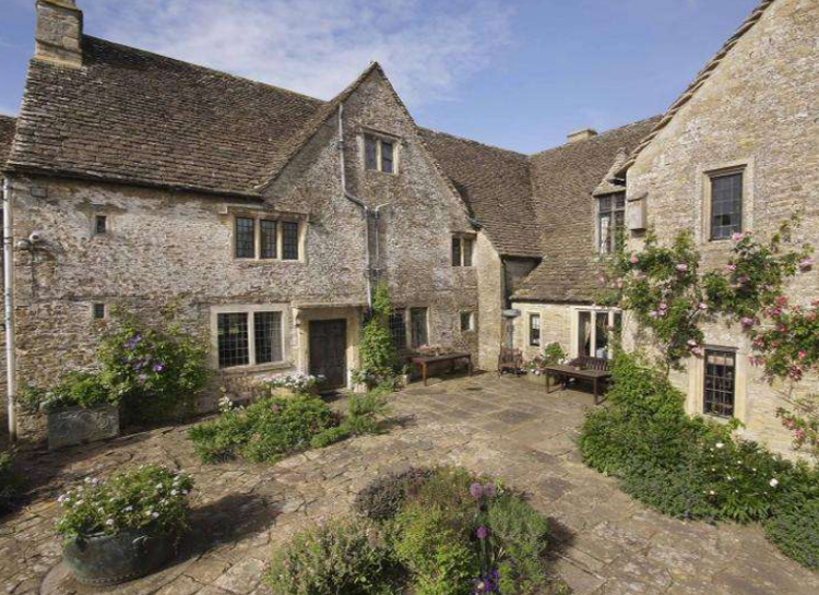 В гостях у герцогини Корнуольской: особняк, где Камилла и Чарльз встречались в тайне от Дианы, выставлен на продажу Стиль жизни,Дома звезд