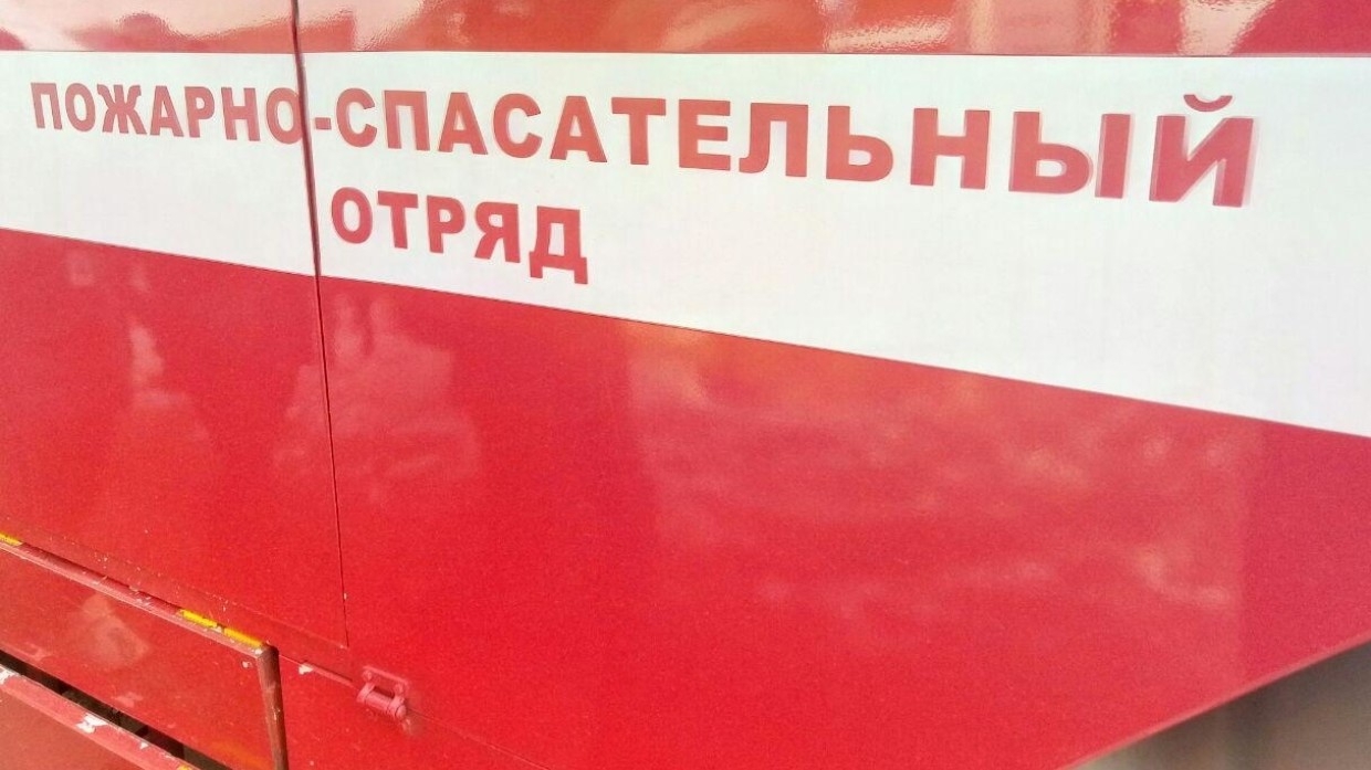 Казанские спасатели вытащили пятилетнего ребенка из горящей квартиры