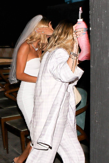 Свадьба не за горами: Хейли Болдуин собрала подруг на девичнике Свадьбы,Звездные свадьбы