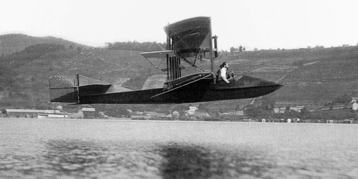 Первый взлёт с воды прототипа летающей лодки Кёртиса Модель Ф, июль 1912 года