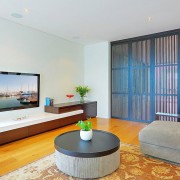 Круглый журнальный столик