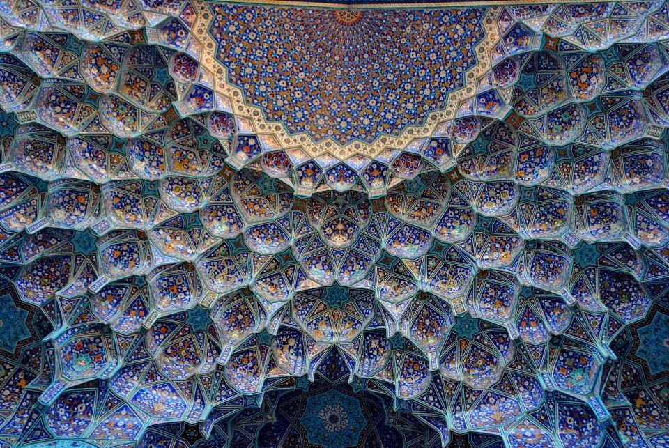 Исламский орнамент божественного, ислими, Исфахан, ИранМечеть, является, цвета, орнаменте, хорошо, основе, композицию, Гирих, центром, зеленый, выражает, орнамент, гирих, друга, начала, Имама, центр