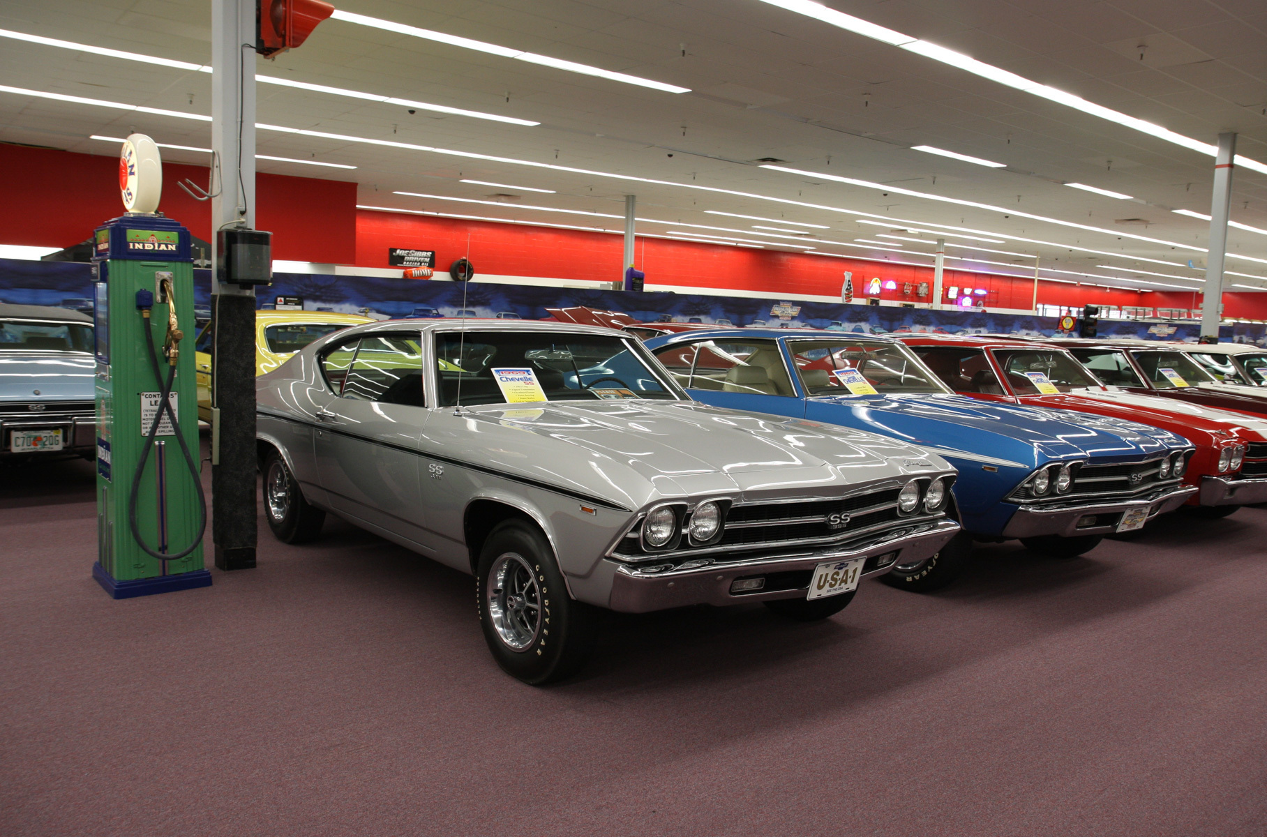 В США продают целый музей автомобилей. Посмотрите на его коллекцию Селектор