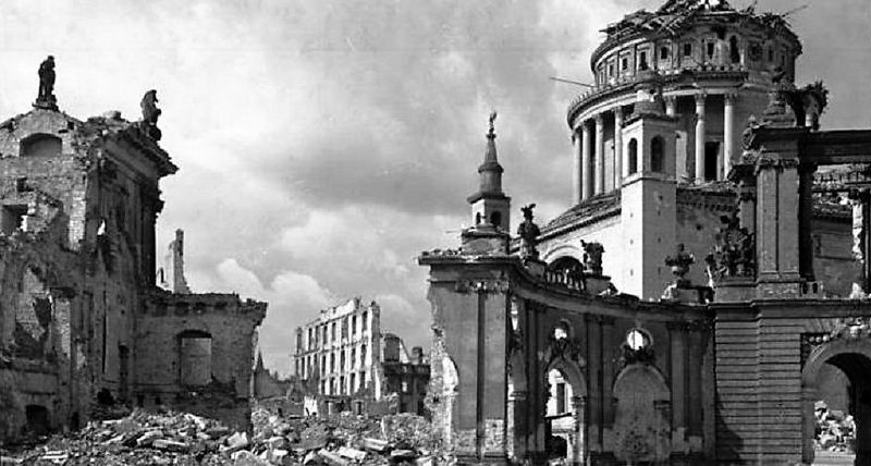 Бессмысленные и беспощадные - бомбардировки немецких городов весной 1945 года