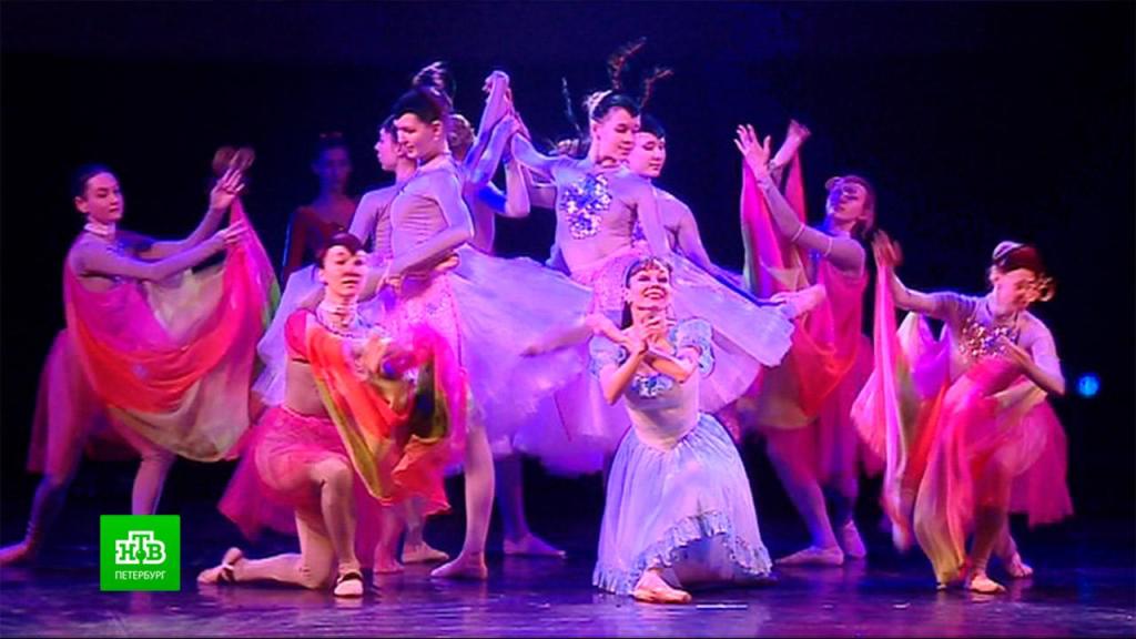 Театр русский балет лебединое озеро. Академия балета вагановой здание. Эрмитажный театр лебединое озеро. Русский балет в петербурге. Русский балет в петербурге.