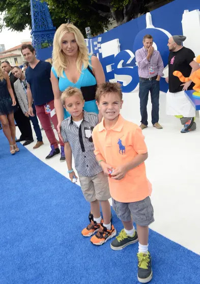 Повзрослевших сыновей Бритни Спирс заметили на публике Повзрослевших сыновей Бритни Спирс заметили на публике michael buckner,Бритни Спирс,кевин федерлайн