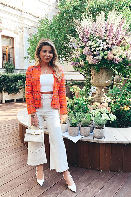 За столиком в любимой кафешке: Алла Пугачева, Максим Галкин и другие звезды на открытии кафе Валентина Юдашкина За столиком в любимой кафешке: Алла Пугачева, Максим Галкин и другие звезды на открытии кафе Валентина Юдашкина Хроника