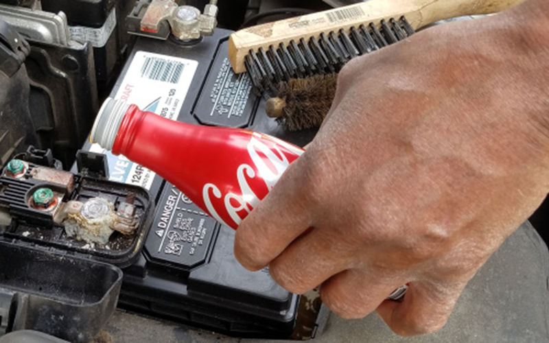 5 автомобильных мифов о Coca-Cola. Да, это мифы — проверено! CocaCola, нужно, после, можно, охлаждения, кислота, та же, жидкость, для этого, водой, колеса, ортофосфорная, по себе, Замечу, резина, Удаляет, с клемм, состав, ничего, высыхания