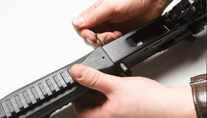 «А офицер начал его головой в унитаз макать»: Кто и зачем распространяет фейковые новости «А офицер начал его головой в унитаз макать»: Кто и зачем распространяет фейковые новости россия