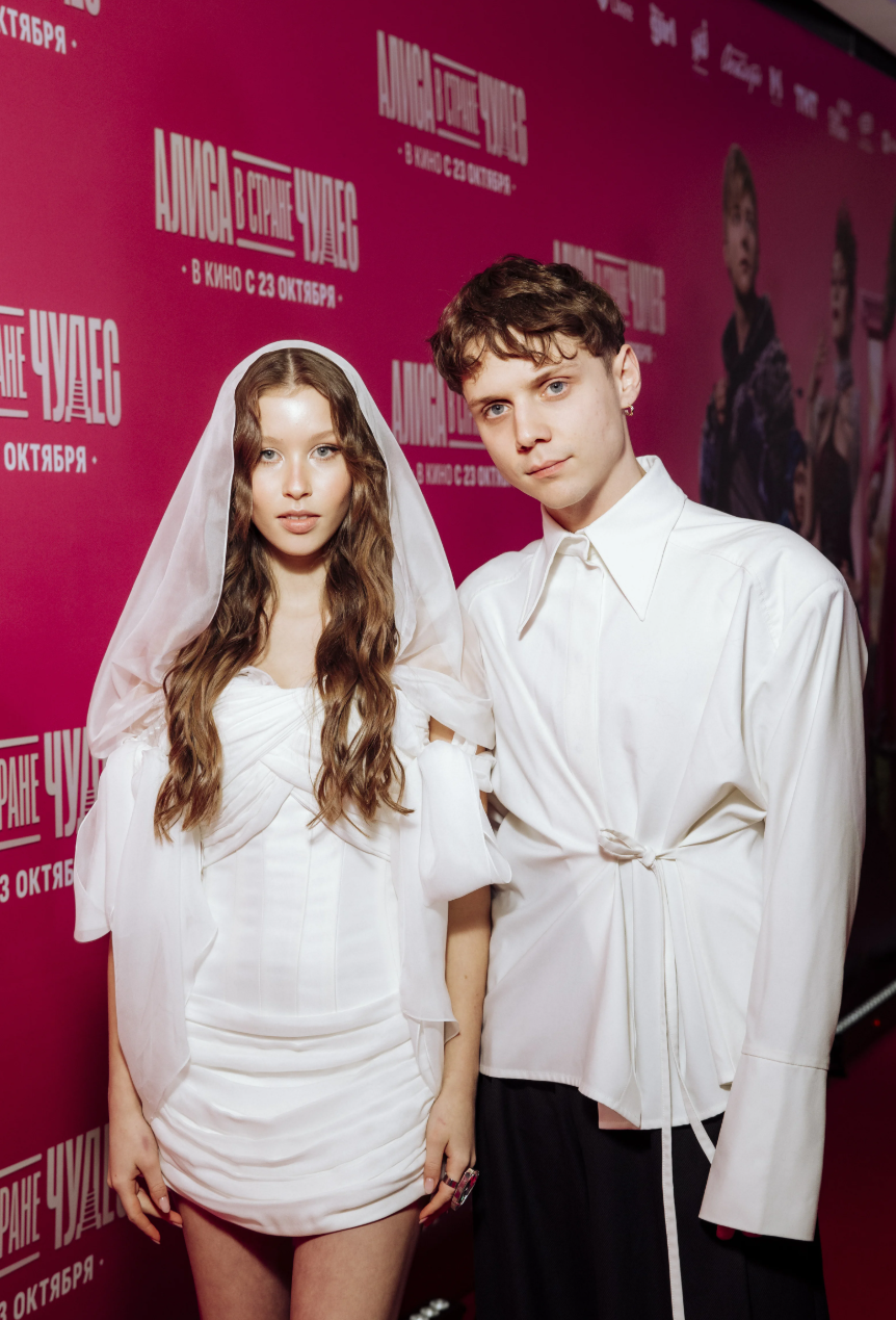 В Сети обсуждают тайную помолвку Вани Дмитриенко и Анны Пересильд Дмитриенко, Пересильд, влюбленные, очень, жизнь, вместе, только, актриса, школе, актрисы, рождения, несколько, девушка, Тогда, поклонники, чтобы, просто, Сейчас, безымянном, рассказывал