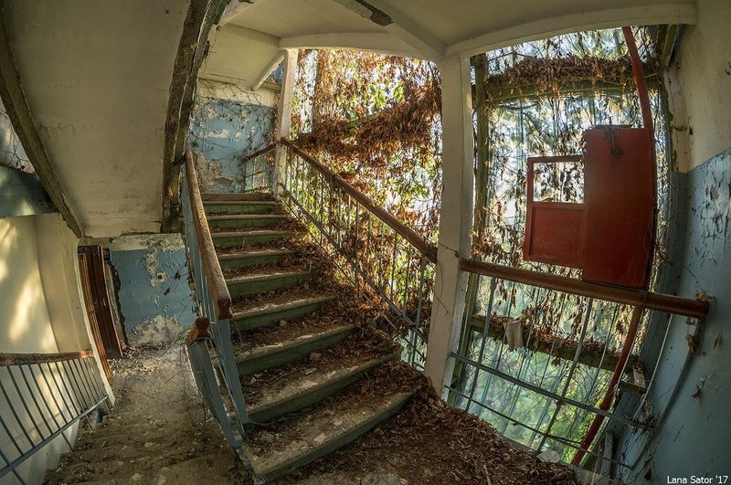 Заросший пионерский лагерь в Крыму Заросший пионерский лагерь в Крыму самостоятельные путешествия,туризм