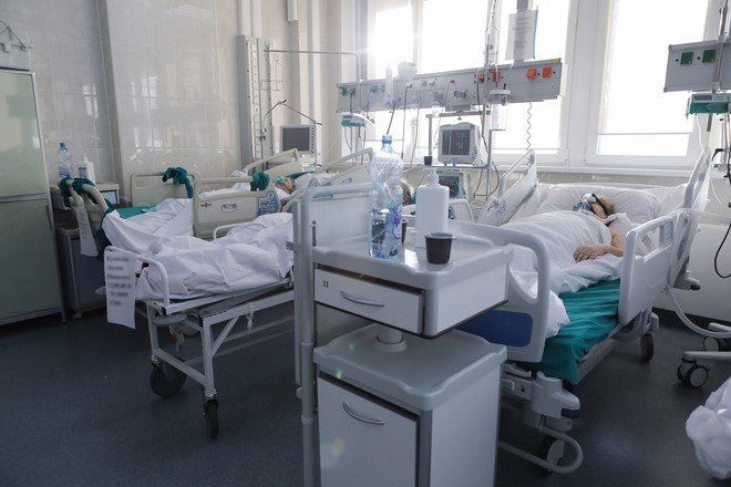 Вирусолог спрогнозировал пик пятой волны коронавируса в России