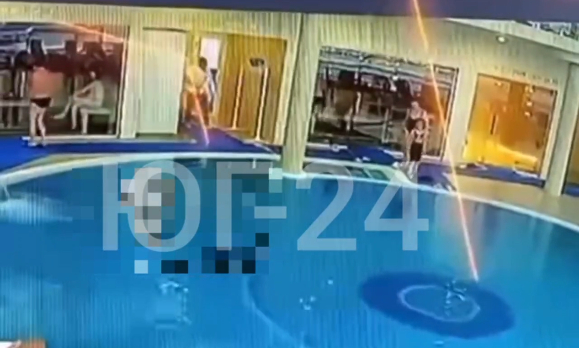В спа-центре Адыгеи уборщица чудом спасла тонущего в бассейне ребенка