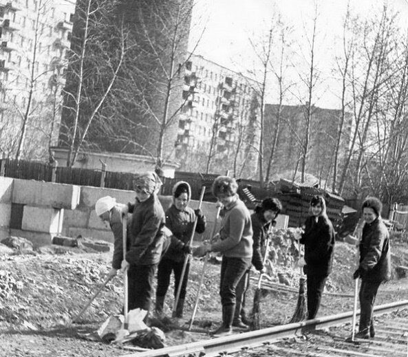 Вспоминая советские субботники 