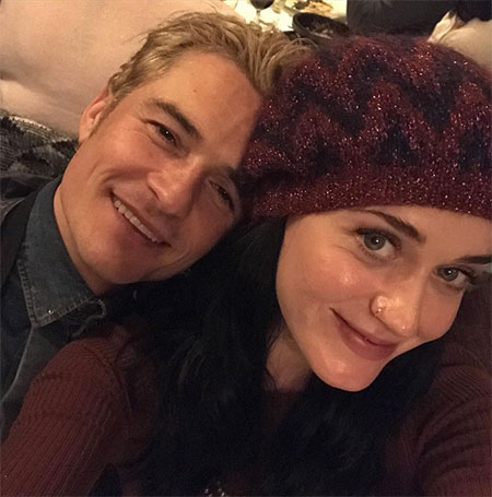 Кэти Перри показала личные снимки с Орландо Блумом по случаю его 44-летия Звезды,Новости о звездах