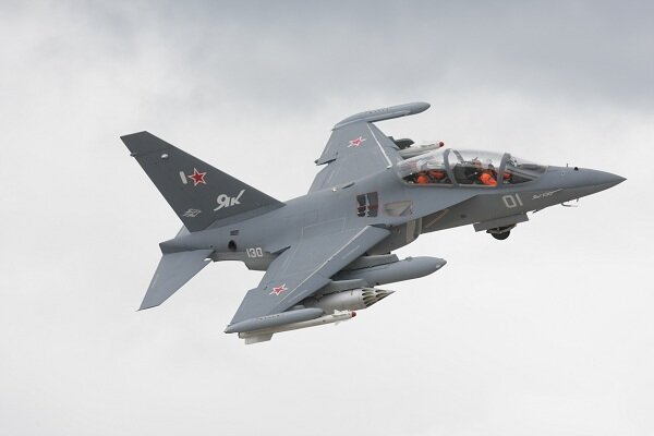 В Полёте учебно-боевой самолёт Як-130м.