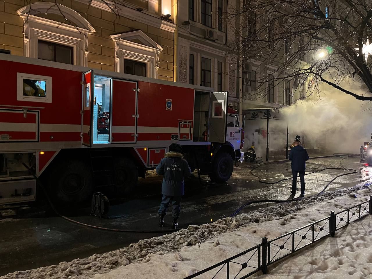 аварии на теплосетях в санкт петербурге сегодня. аварии на теплосетях в санкт петербурге сегодня. прорыв трубы на васильевском острове. коммунальная авария в спб на васильевском острове. прорыв трубы на дровяной.