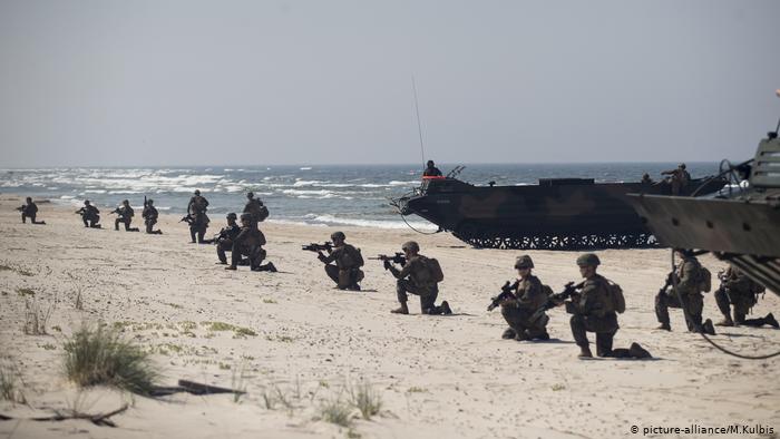 Военные НАТО отрабатывают высадку на морской берег в Литве