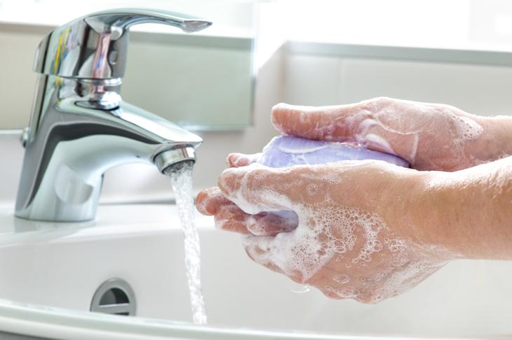 3. Мыть руки антибактериальным мылом