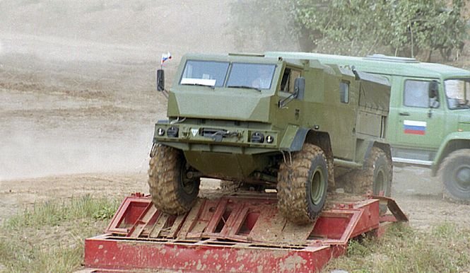 В Новгороде продают сделанный в единственном экземпляре вездеход «Вепрь» 