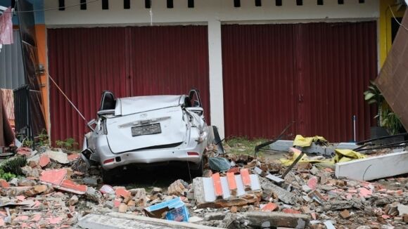 Власти Японии создали кризисный штаб после мощного землетрясения