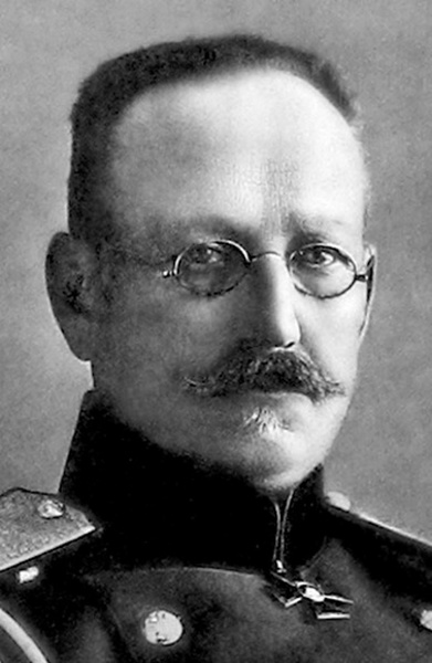 . Генерал от инфантерии (в 1899 году — полковник) Александр Мышлаевский, ставший первым официальным докладчиком Общества ревнителей военных знаний
