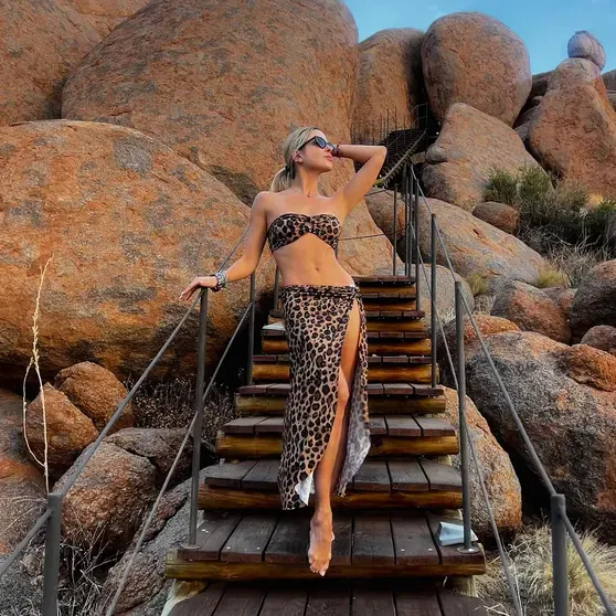Мария Богданович тоже выбрала африканское направление и слилась с природой в Намибии/Фото: mariabogdanovich/Instagram*