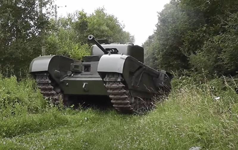 Британский Mk.IV «Churchill» - пехотный танк, официально названный не в честь Уинстона Черчилля Британский Mk.IV «Churchill» - пехотный танк, официально названный не в честь Уинстона Черчилля оружие,танки