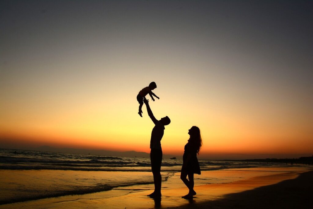 Депутат Госдумы Миронов предложил выплачивать зарплату за материнство