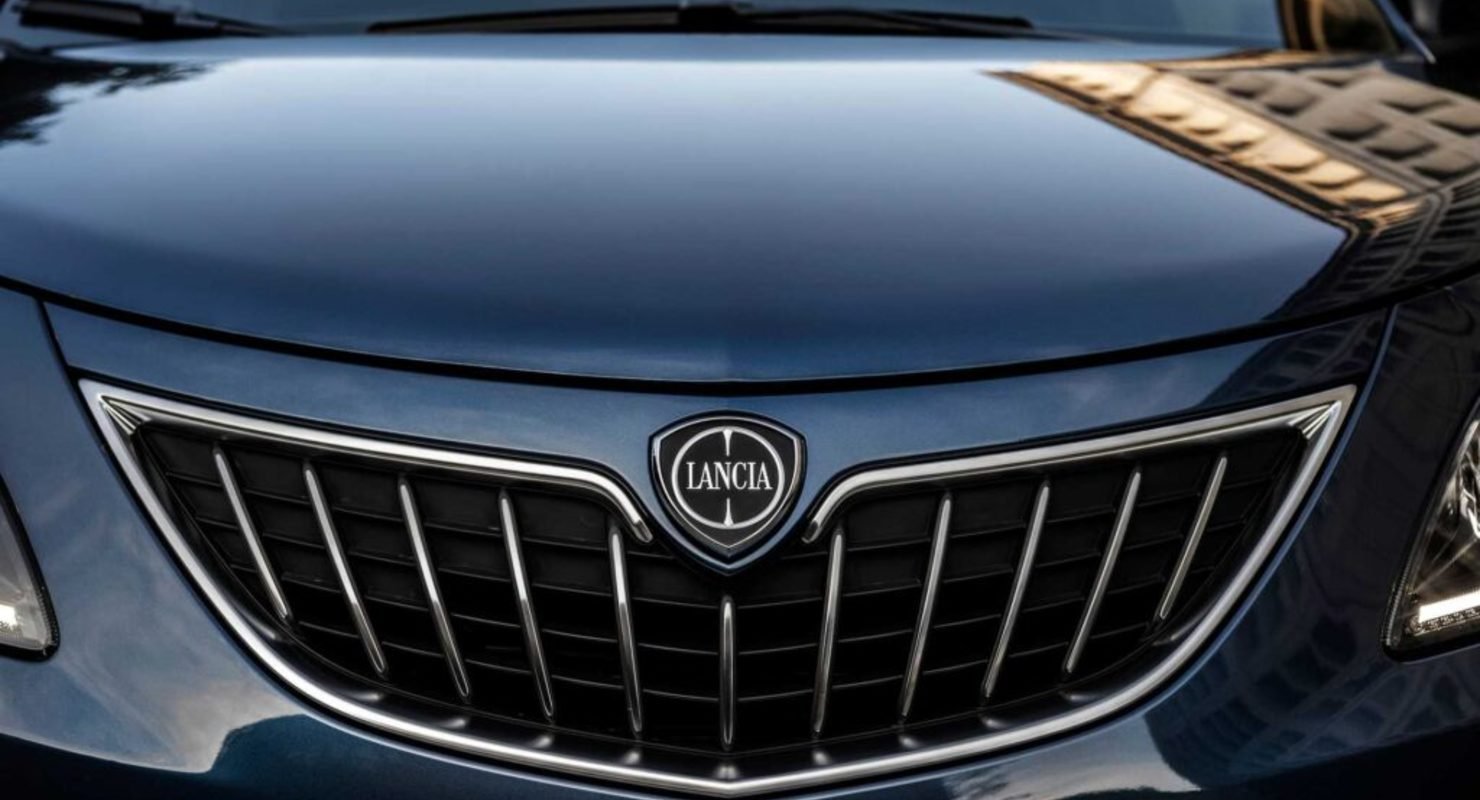 Появились первые подробности о кроссовере Lancia Автомобили