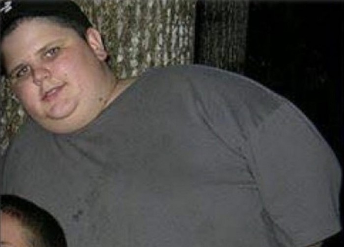 Его дразнили в школе и издевались, а потом он решил изменить себя. Теперь парень модель и мечта тысяч девушек!