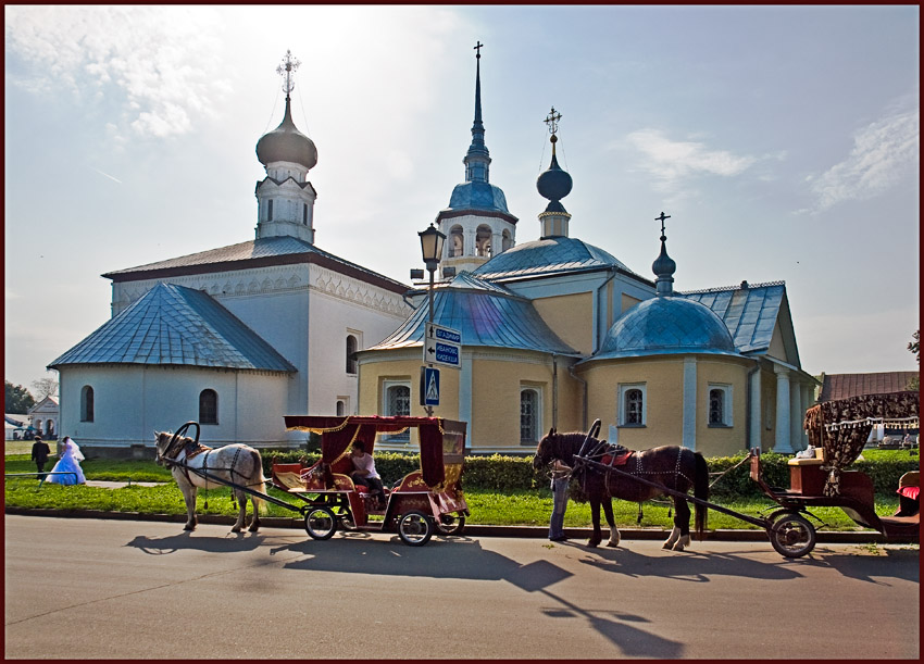 Песня у церкви стояла. У церкви карета стояла карета. Карета у церкви. У Церковь стояла каретная. Усеркви с тояла Комета.